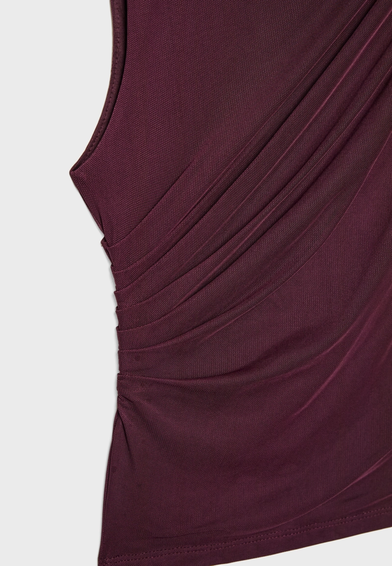 Футболка из полупрозрачной ткани со сборками