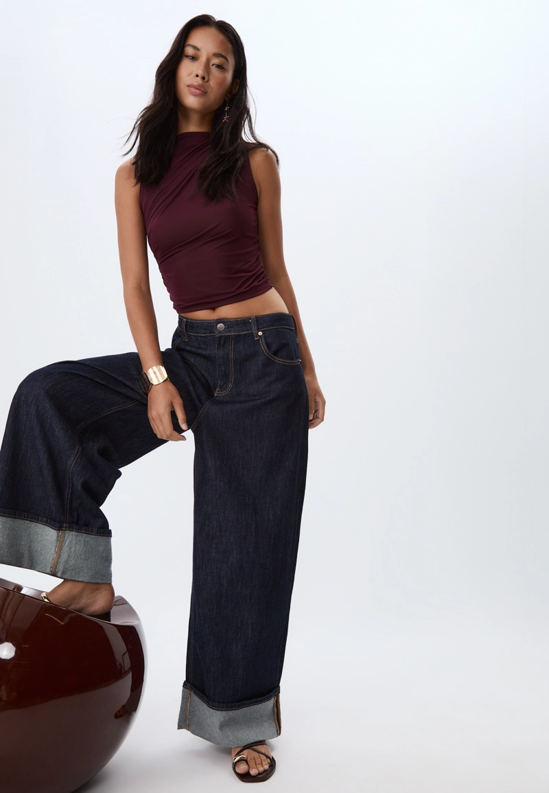 Футболка из полупрозрачной ткани со сборками