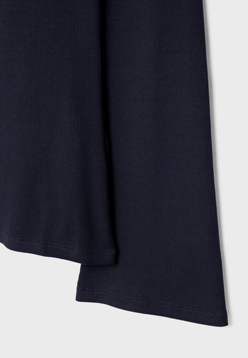 Базовая футболка с расклешенными рукавами