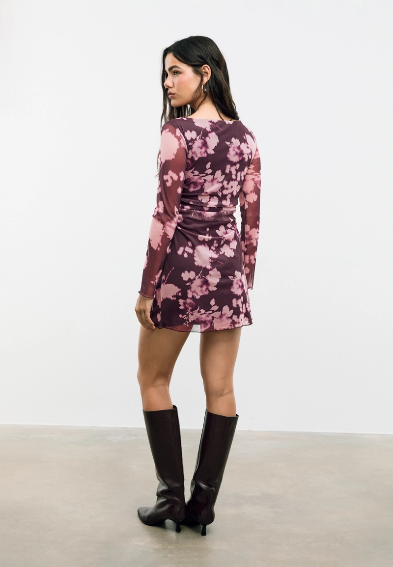 Короткое платье из полупрозрачной ткани с принтом