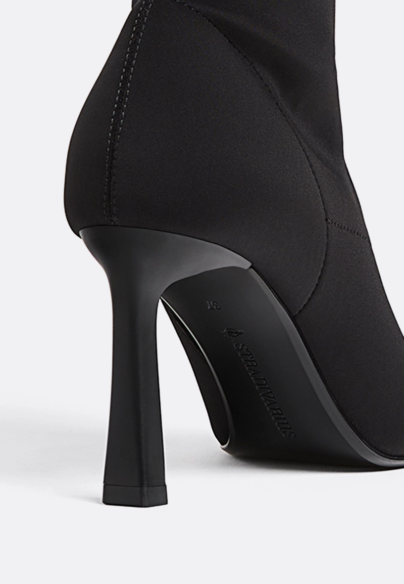 Тканевые ботильоны на шпильке