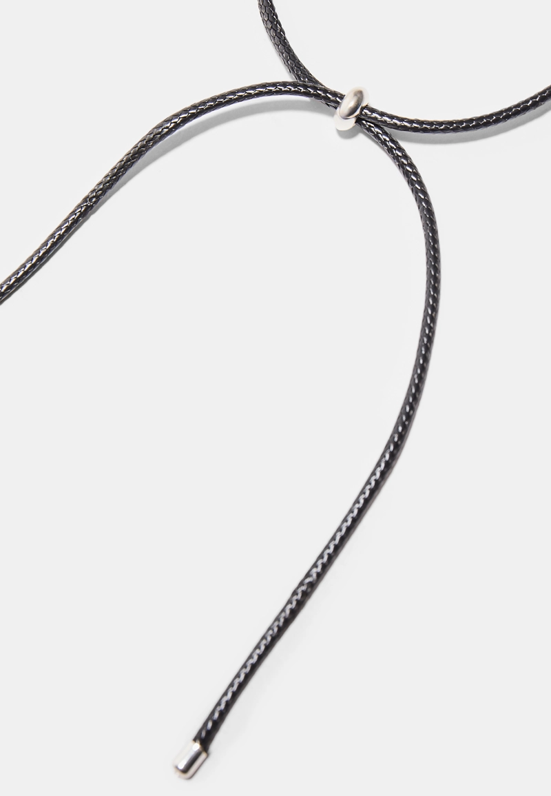 Ожерелье-шнурок с подвеской