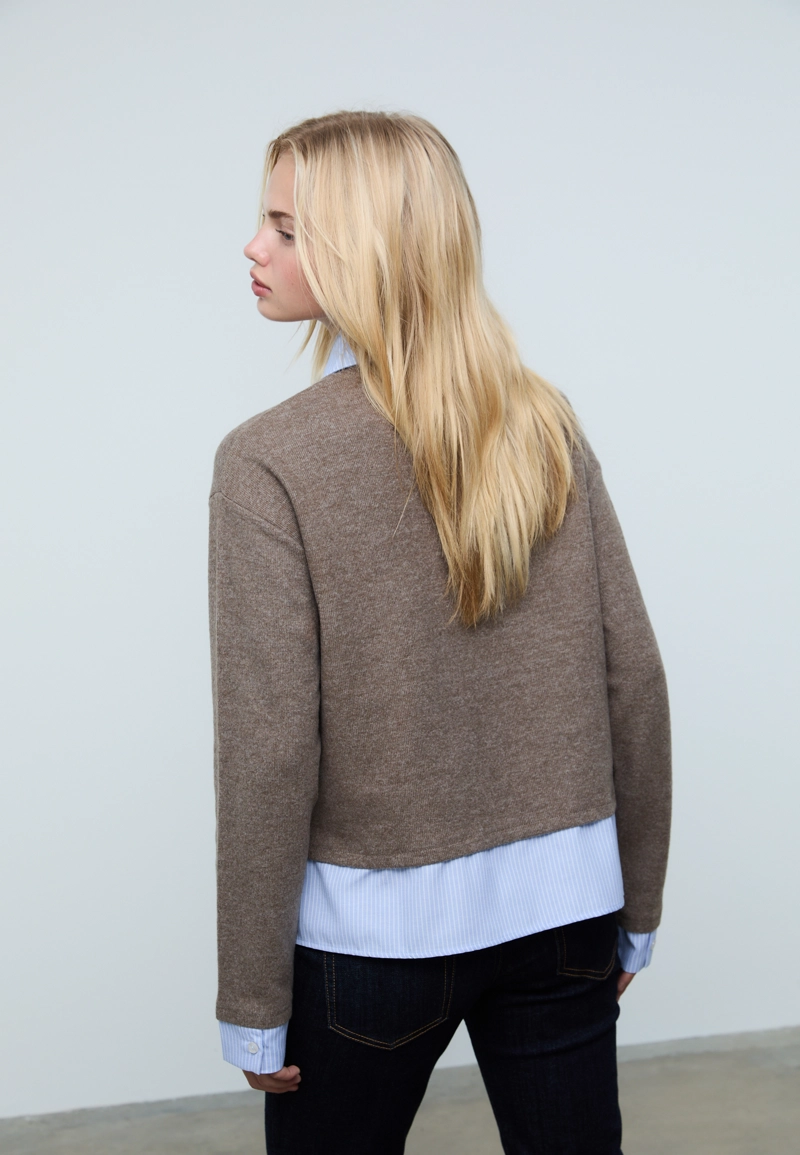 Трикотажная футболка из двух материалов