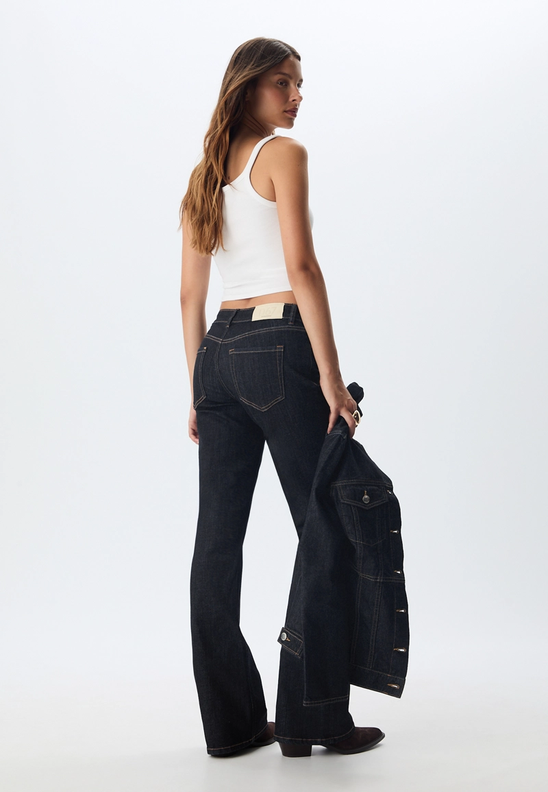 Джинсы D67 зауженные bootcut