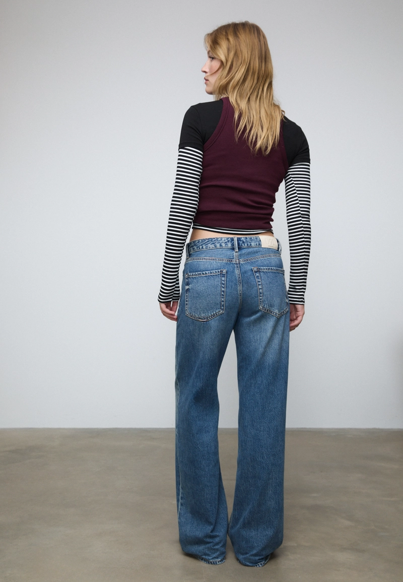 Джинсы D91 с низкой посадкой и широкими штанинами