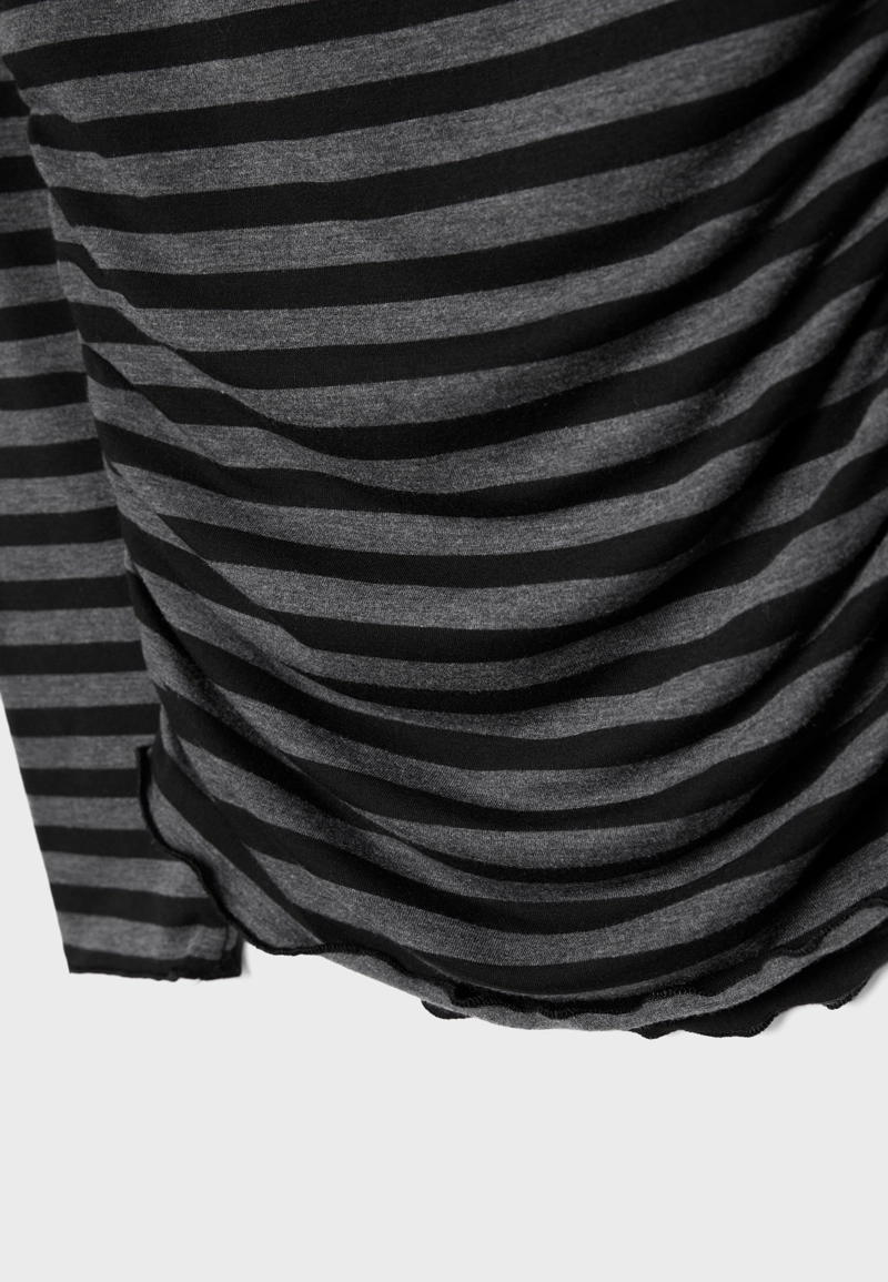 Футболка в полоску с открытыми плечами и сборками