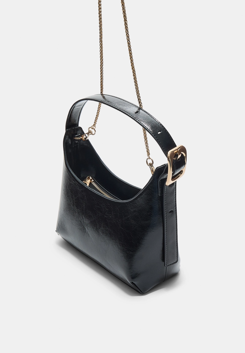 Сумка на плечо с пряжкой