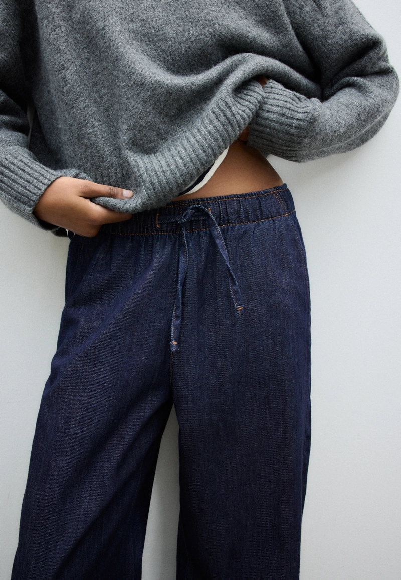 D35 Струящиеся джинсовые брюки на шнурке