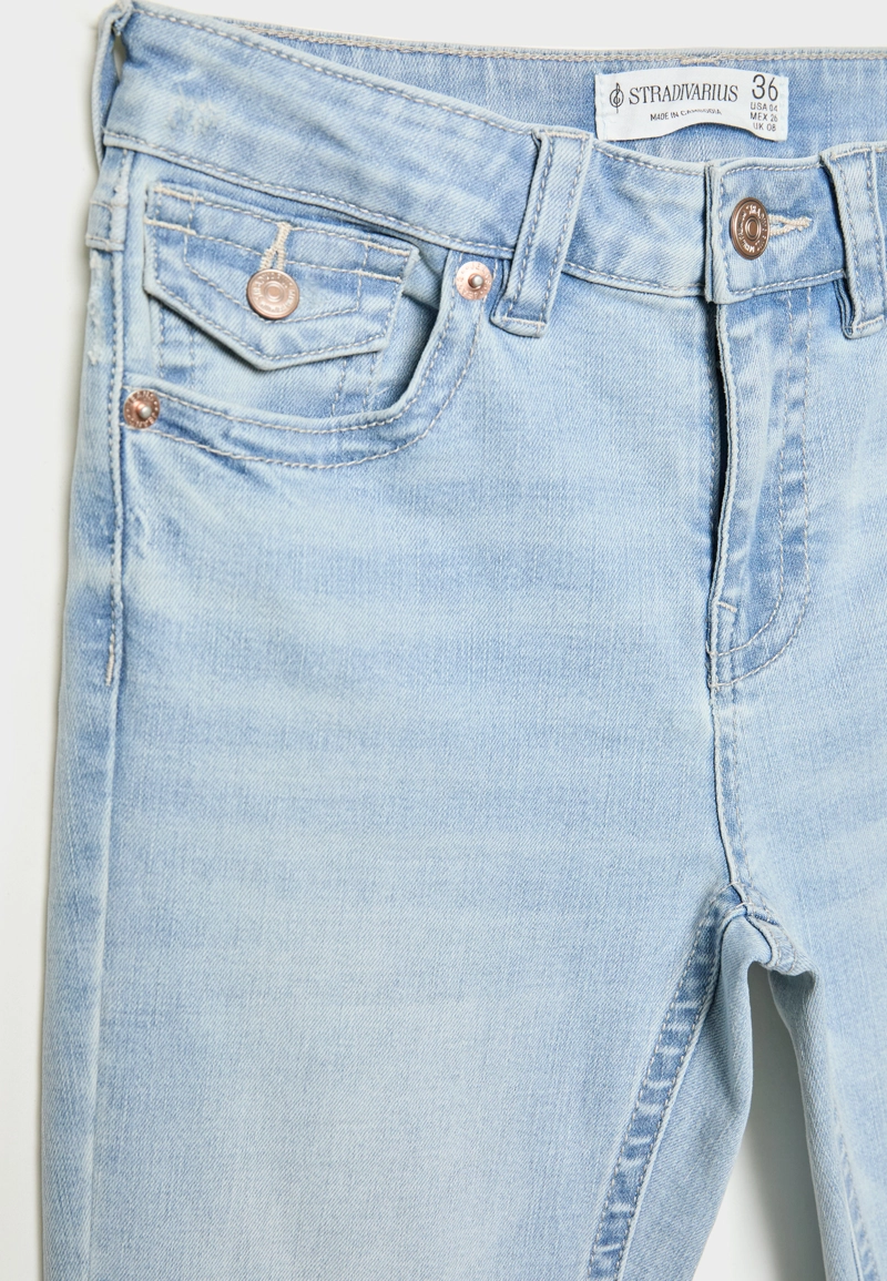 D04 Джинсы клеш с низкой посадкой