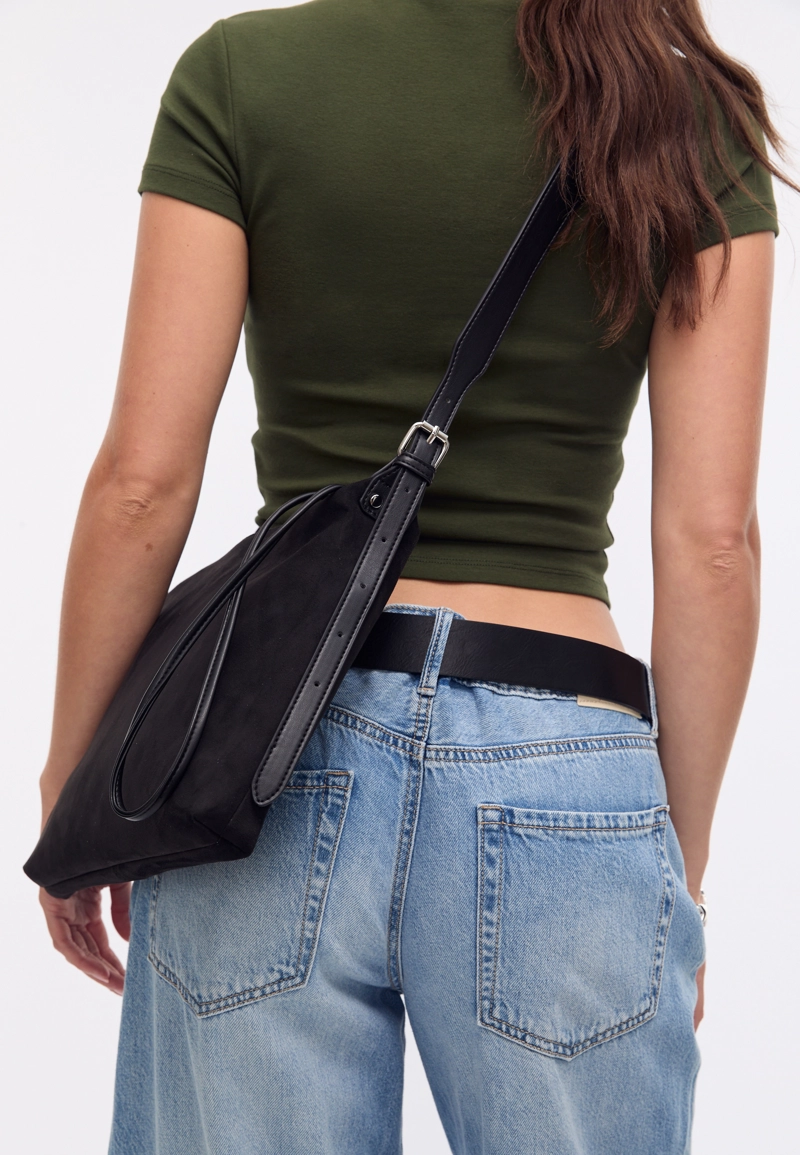 Сумка на плечо из мягкого материала