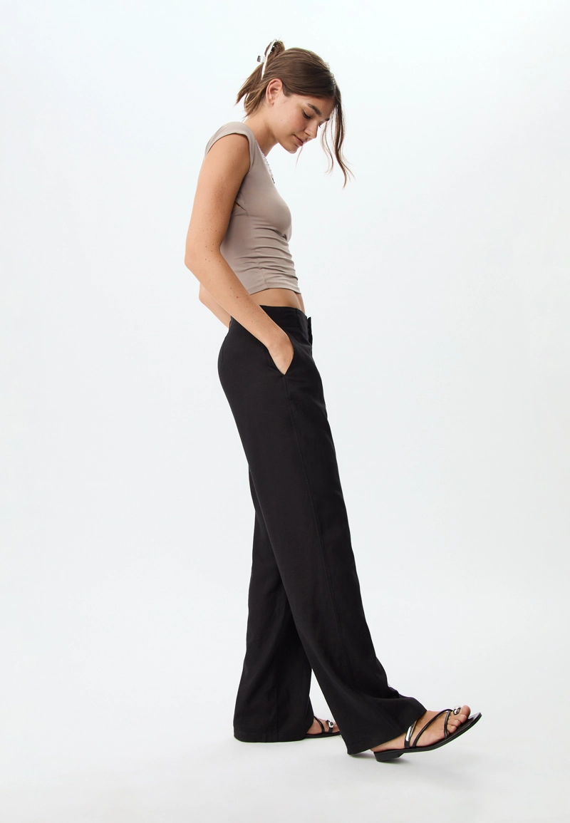 Прямые струящиеся брюки под льняную ткань