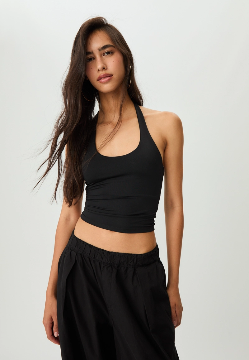 Футболка с горловиной халтер