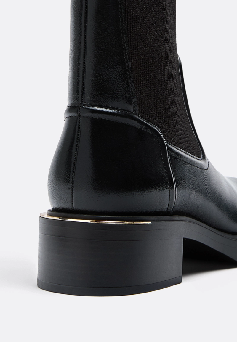 Ботинки челси на плоской подошве