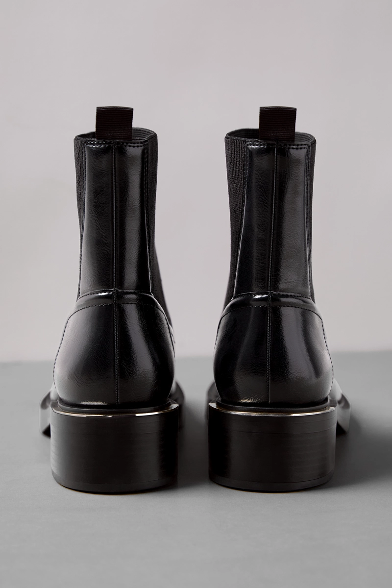 Ботинки челси на плоской подошве