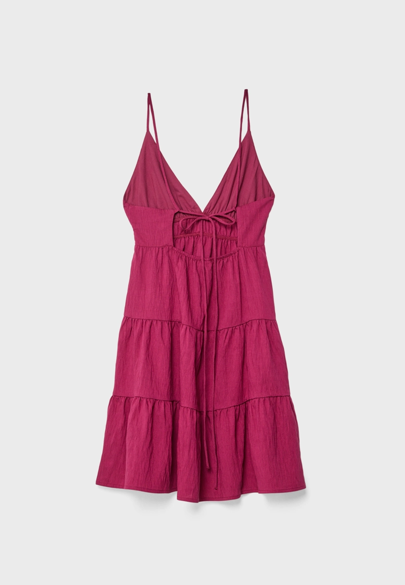 Короткое струящееся платье с завязками на спине