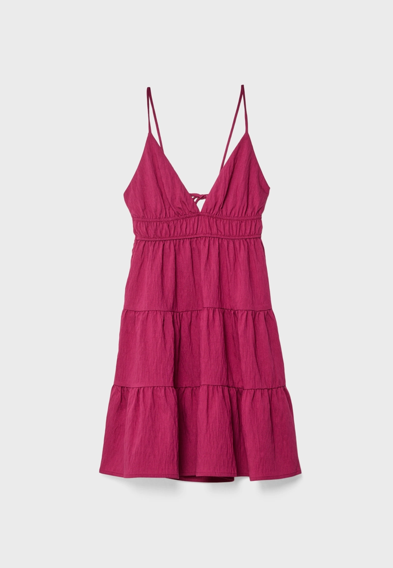 Короткое струящееся платье с завязками на спине