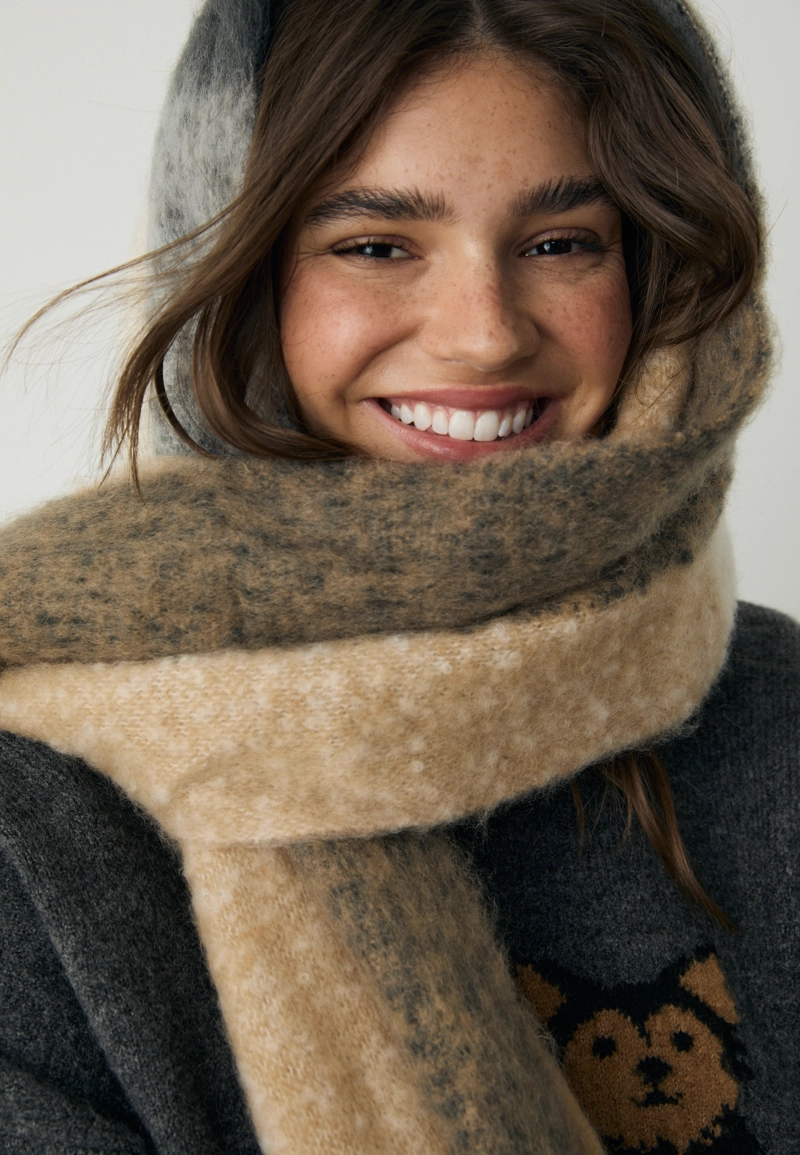 Плотный шарф в клетку