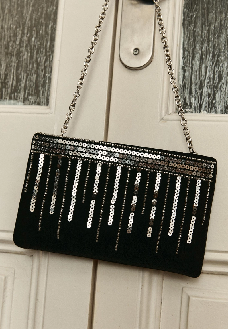 ПЛОСКИЙ БАРХАТНЫЙ НЕЦЕСЕР С ЦЕПОЧКОЙ