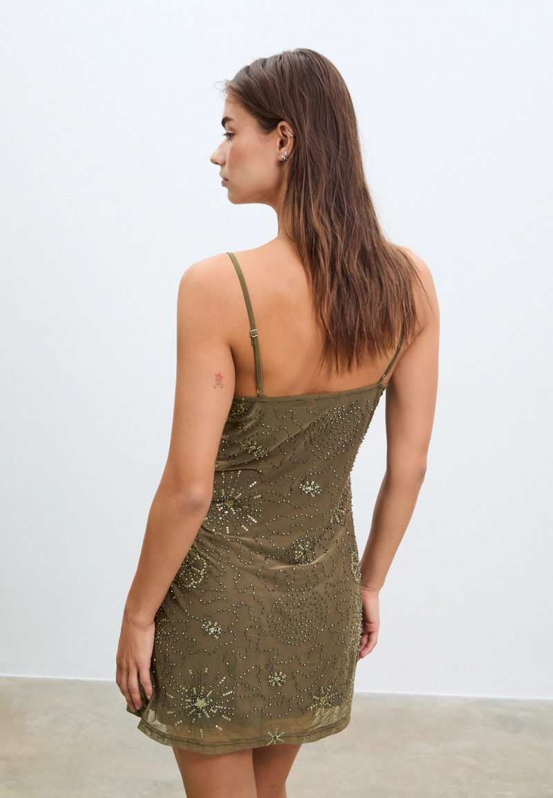 Короткое платье из полупрозрачной ткани с блестящей отделкой