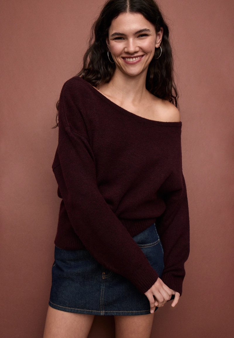 Мягкий вязаный джемпер с вырезом-лодочкой