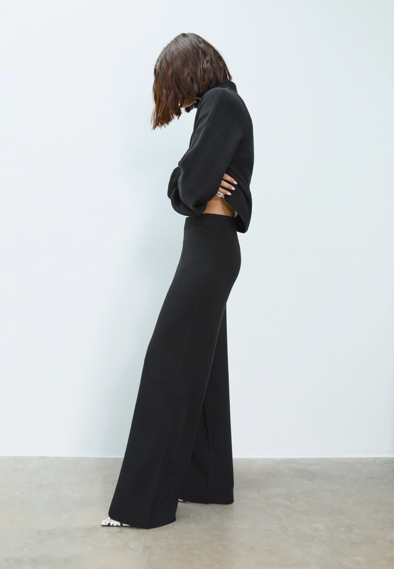 Длинные широкие трикотажные брюки