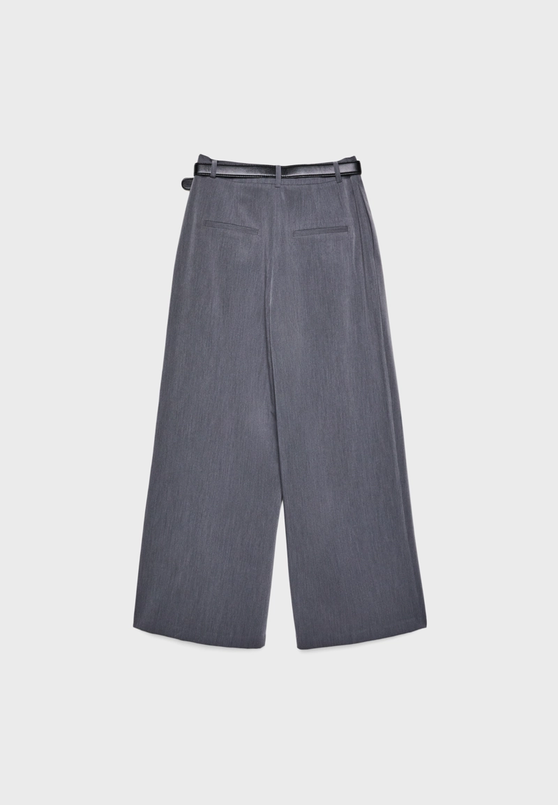 Брюки с большими защипами и ремнем