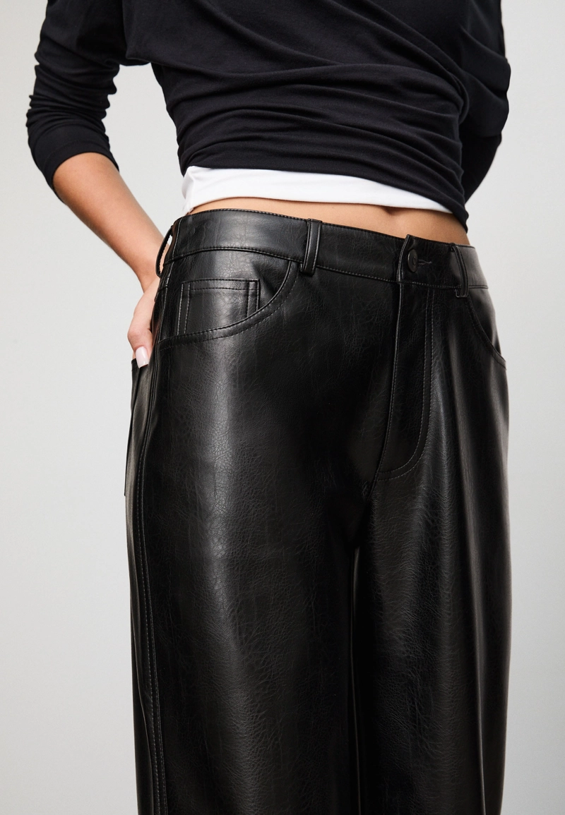 Прямые брюки из текстурной искусственной кожи