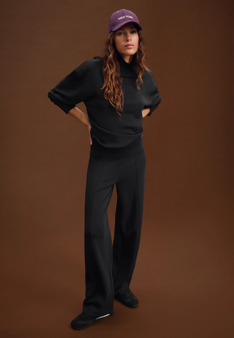 Брюки-джоггеры прямого кроя с отстрочкой и мягкой текстурой