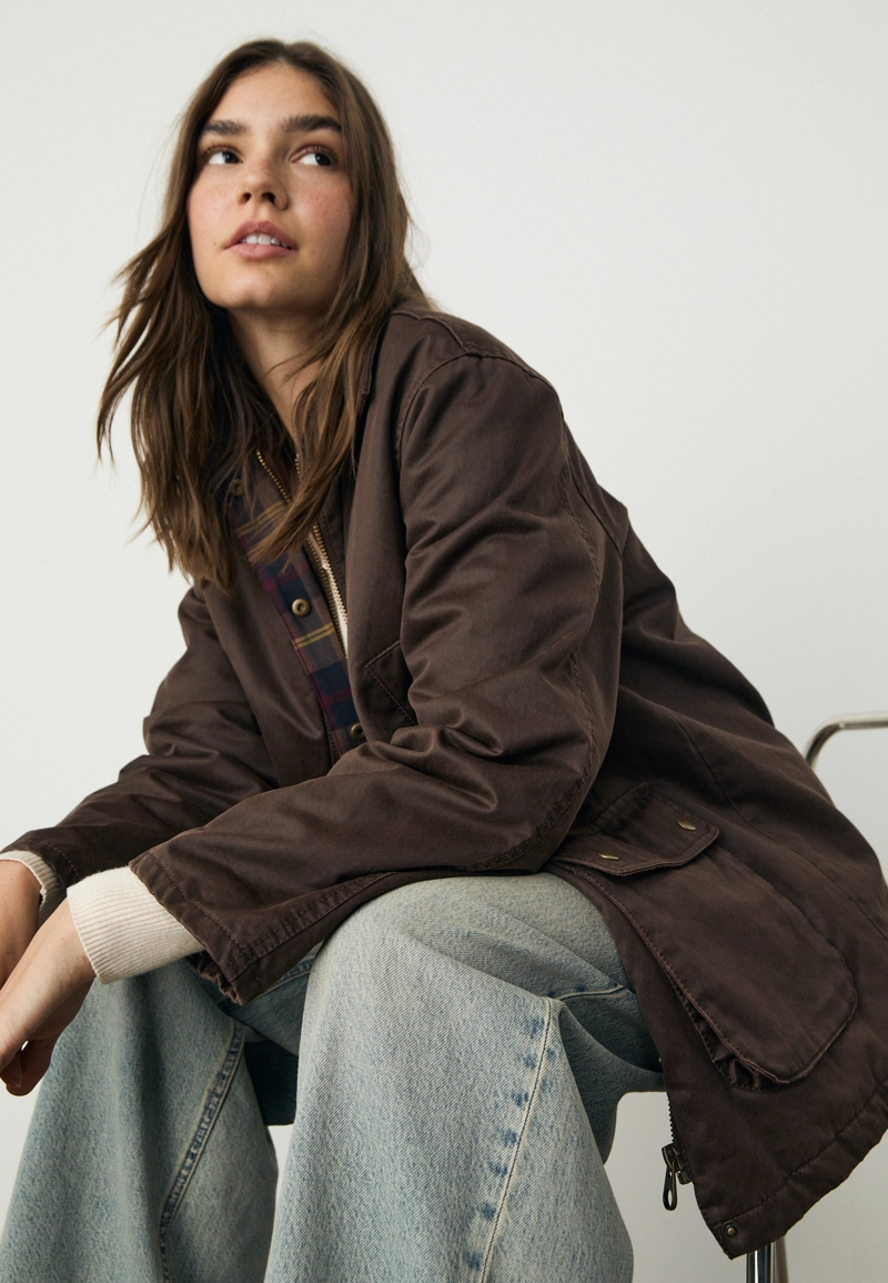 Парка с вощеным покрытием и множеством карманов