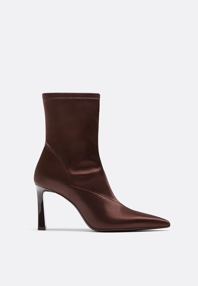 Эластичные ботильоны на каблуке