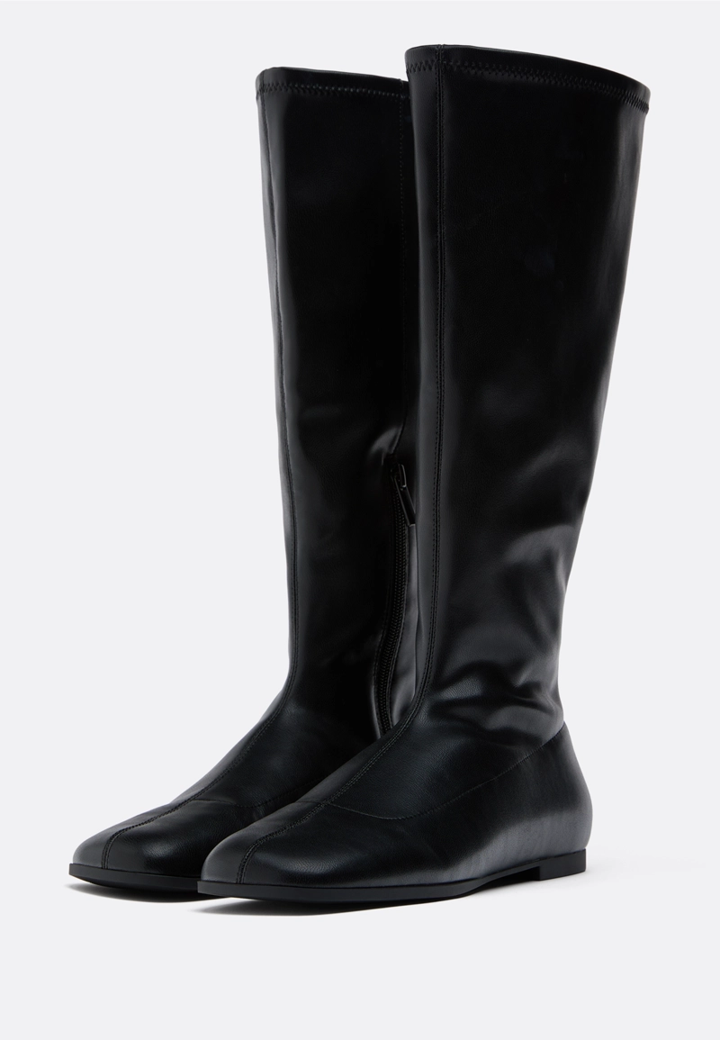 Облегающие сапоги на плоской подошве