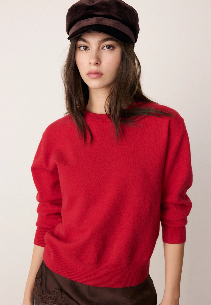 Базовый свитер из мягкого трикотажа