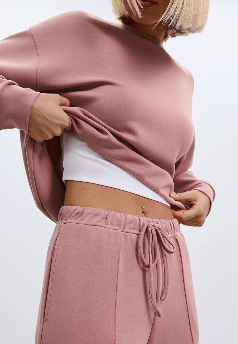 Мягкие джоггеры свободного кроя с отстрочкой