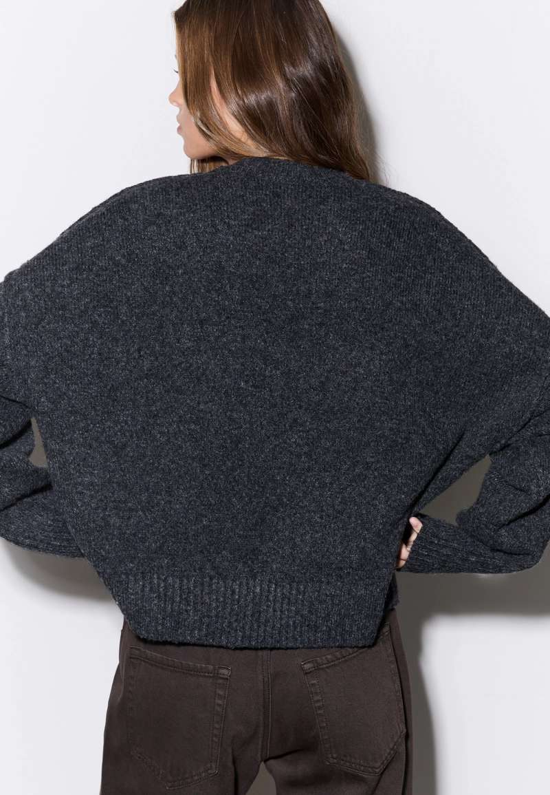 Вязаный свитер с круглым вырезом