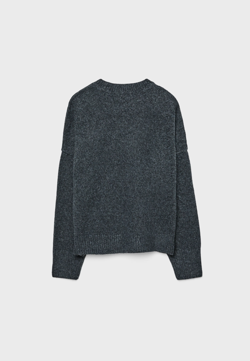 Вязаный свитер с круглым вырезом