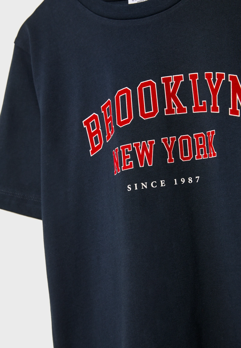 Футболка с вышивкой