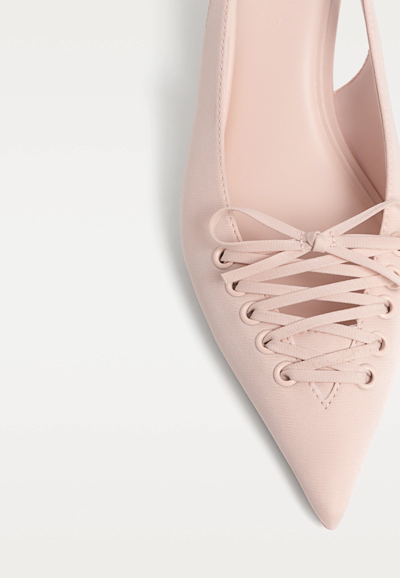 Туфли на среднем каблуке с корсетной шнуровкой