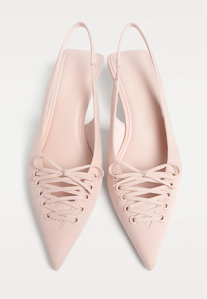 Туфли на среднем каблуке с корсетной шнуровкой