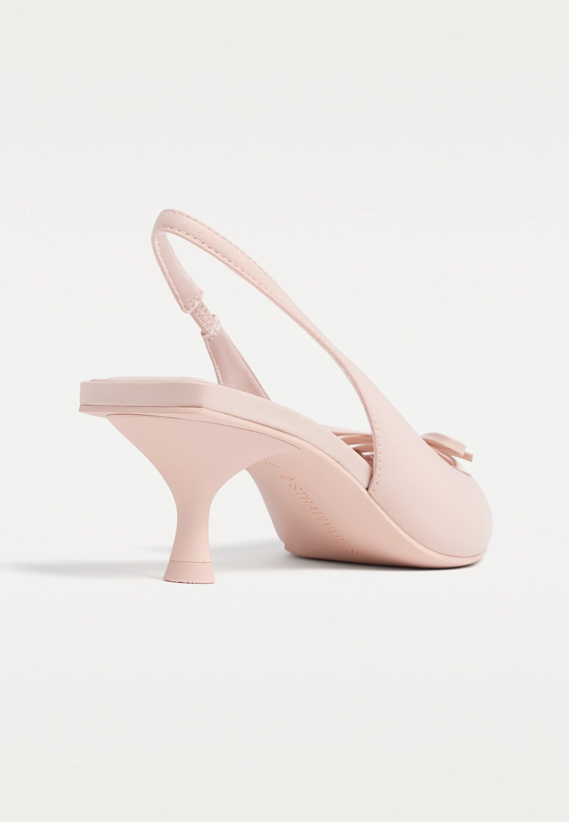 Туфли на среднем каблуке с корсетной шнуровкой