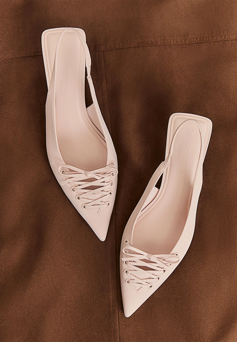 Туфли на среднем каблуке с корсетной шнуровкой