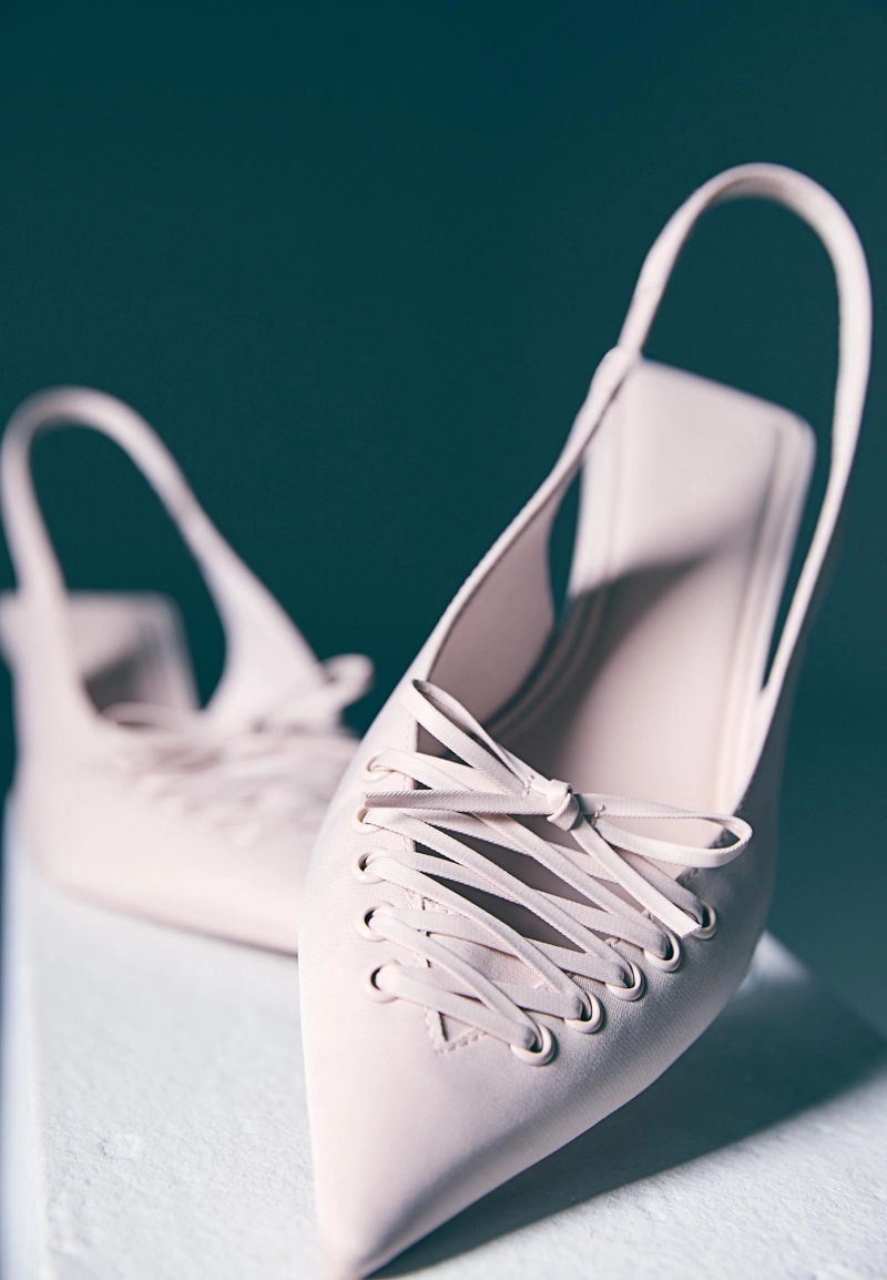 Туфли на среднем каблуке с корсетной шнуровкой