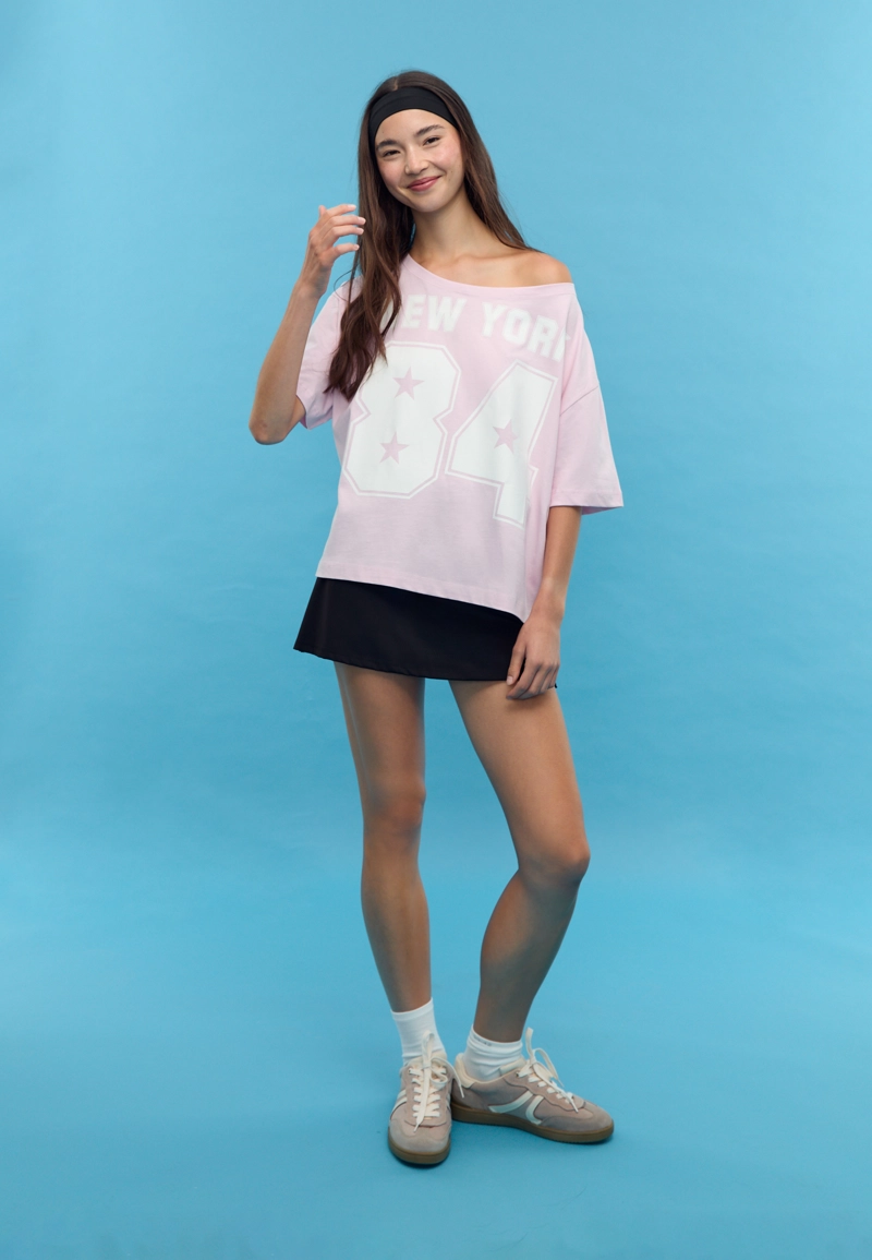 Футболка с принтом и вырезом «лодочка»