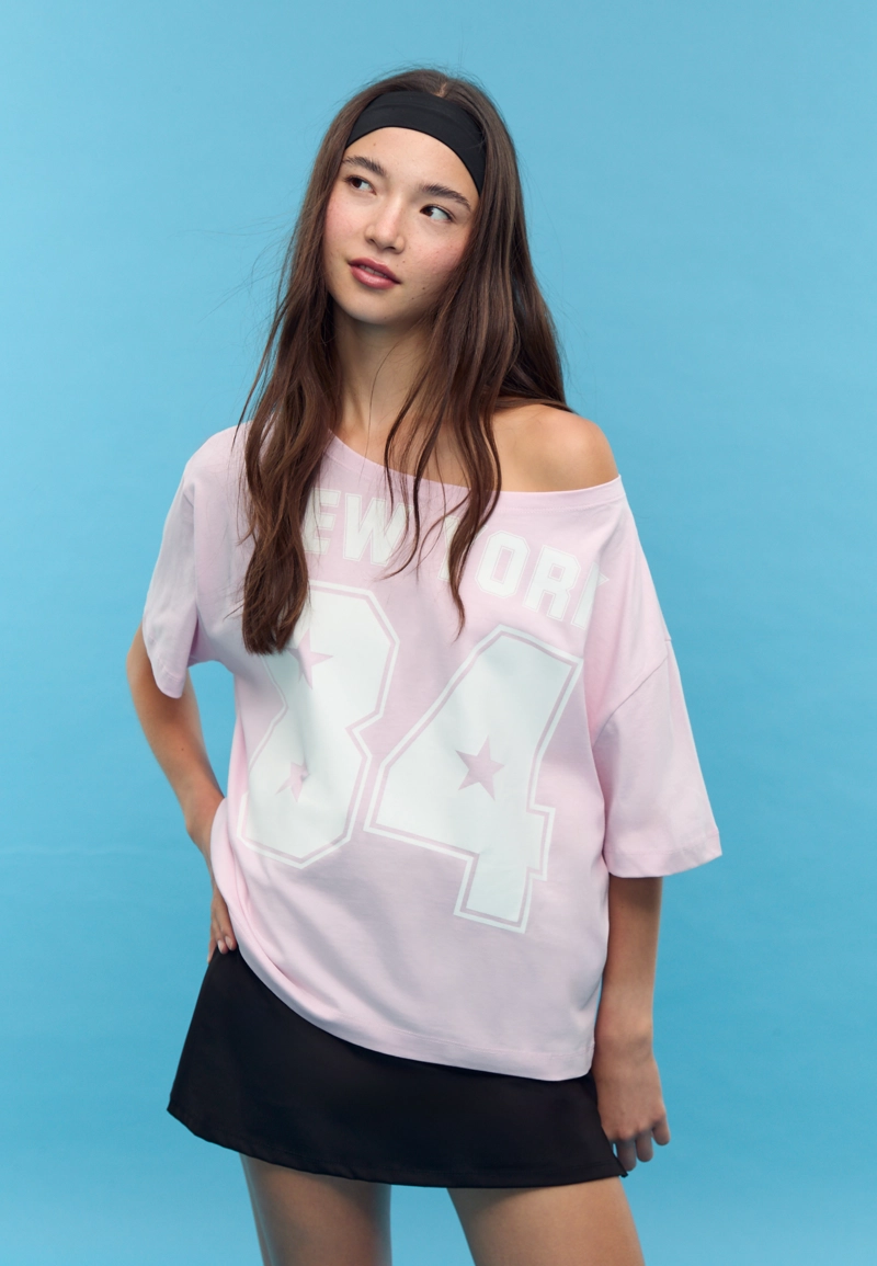 Футболка с принтом и вырезом «лодочка»