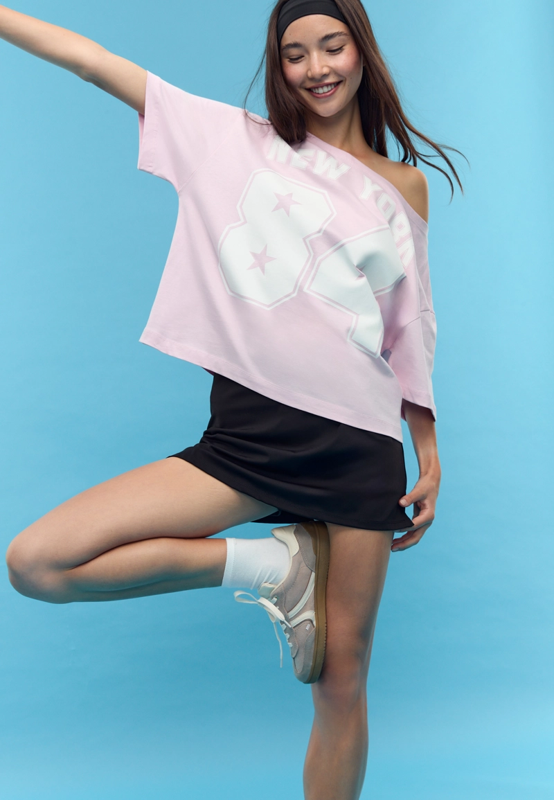 Футболка с принтом и вырезом «лодочка»