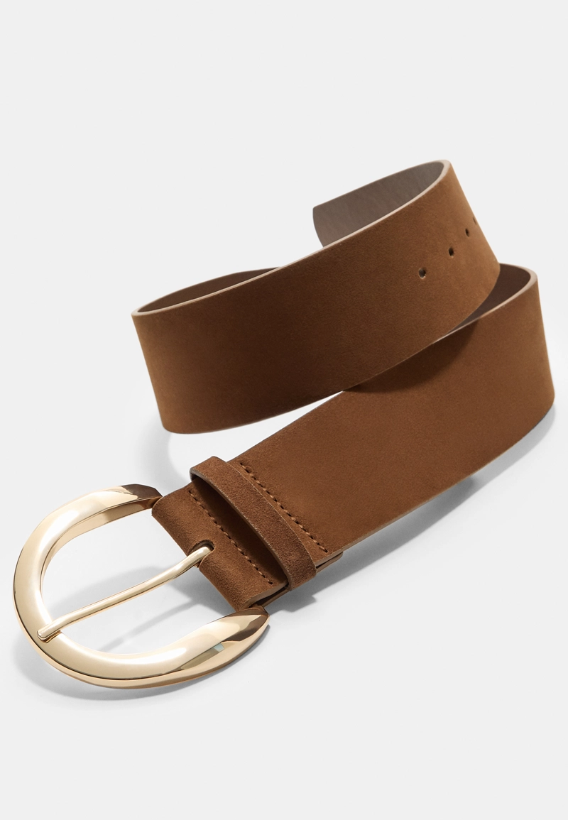 Широкий ремень с золотистой пряжкой