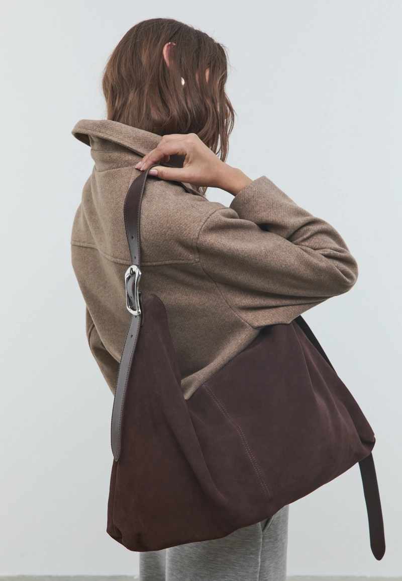 Сумка кожаная с узлом и пряжкой