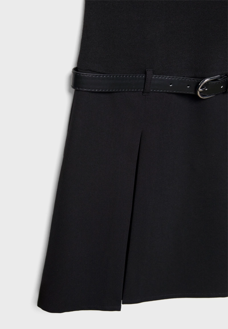 Короткое комбинированное платье с поясом