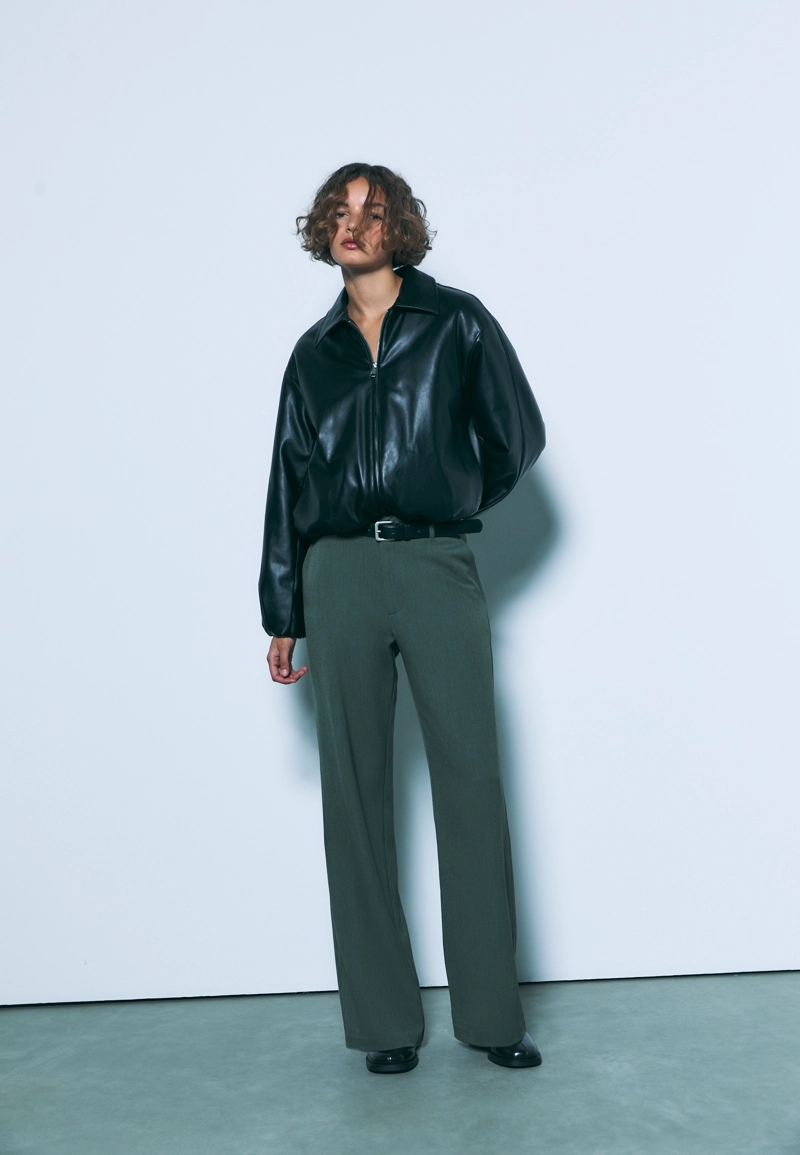 Прямые струящиеся брюки с поясом