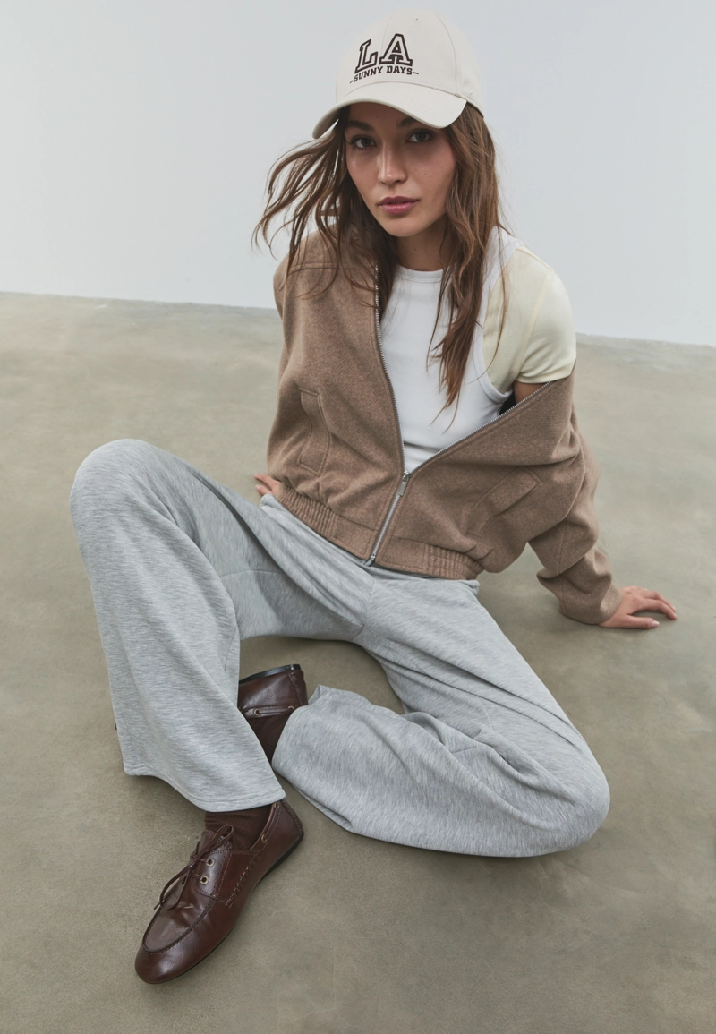 Куртка-бомбер из мягкой ткани