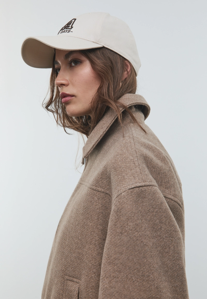 Куртка-бомбер из мягкой ткани